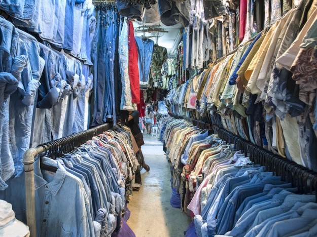 Marktplatzbetreiber (physisch) haften für Verkauf von gefälschter Ware