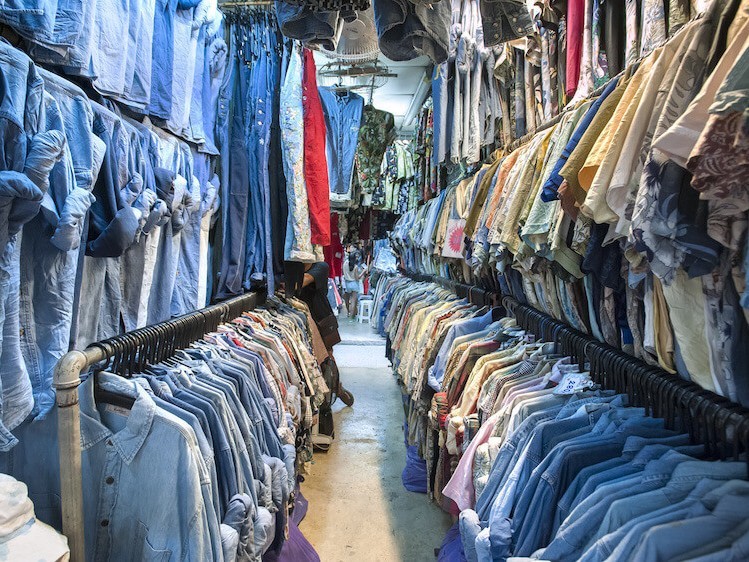 Marktplatzbetreiber (physisch) haften für Verkauf von gefälschter Ware Marktplatzbetreiber (physisch) haften für Verkauf von gefälschter Ware