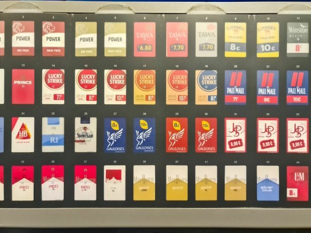 Warnhinweise auch auf Zigarettenautomaten im Supermarkt Warnhinweise auch auf Zigarettenautomaten im Supermarkt